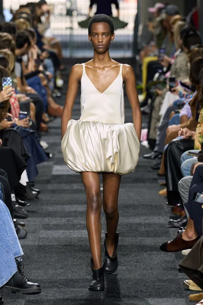 Look 10